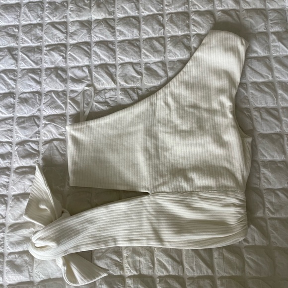 Lovers + Friends White Asymmetrical Tie Front Crop Top - Picture 5 of 6